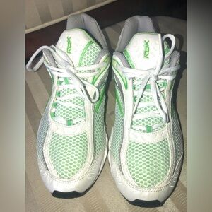 Reekbok easy women’s running shoes